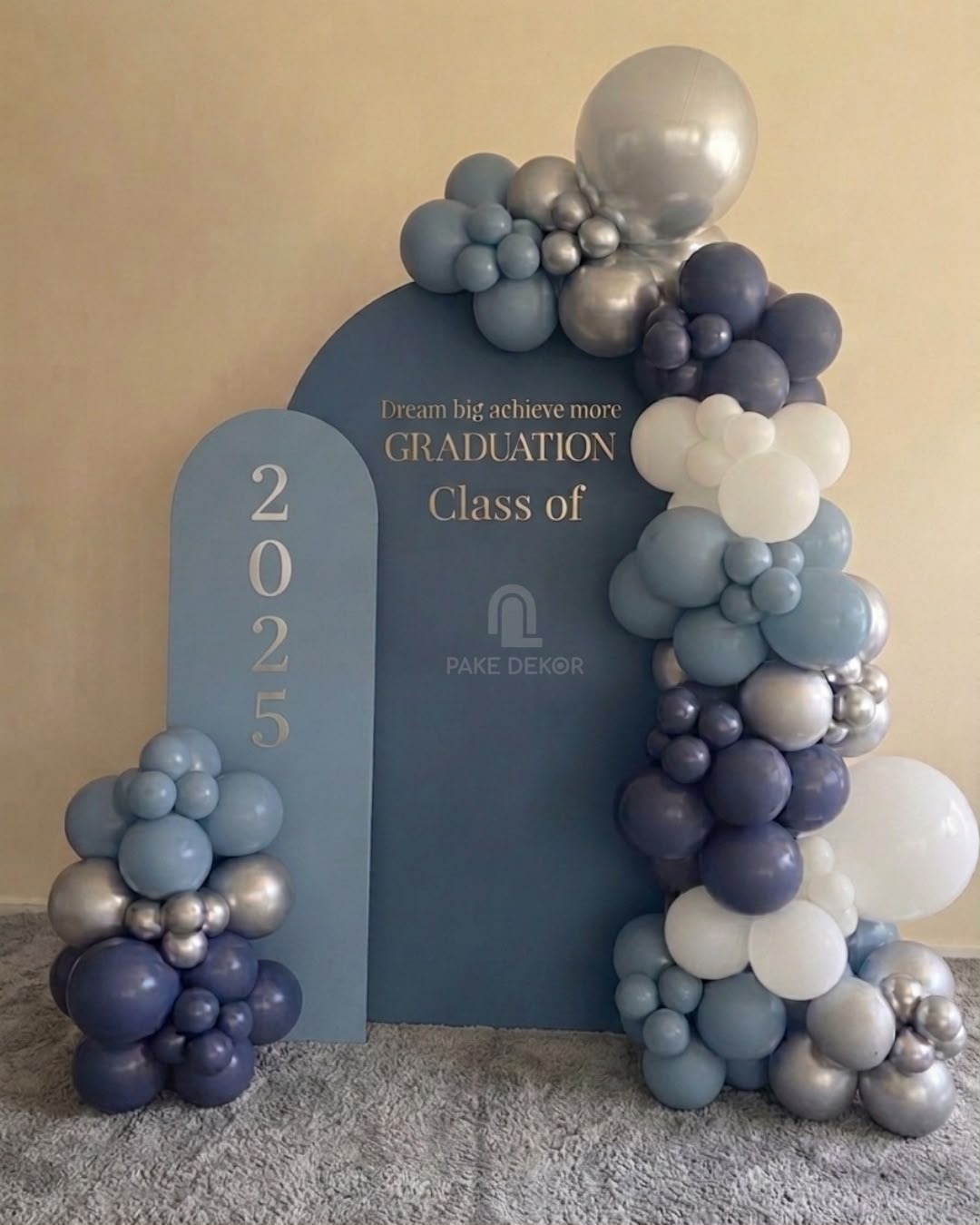 Dekorasi Wisuda Biru Silver